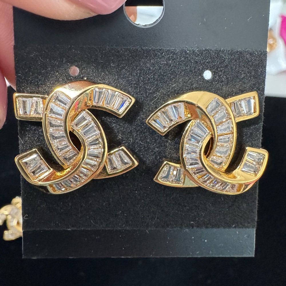 Beautiful rose gold baguette stud fashion jewelry earrings